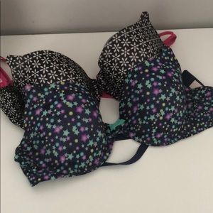 Victoria’s Secret 32DD lightly lined bras